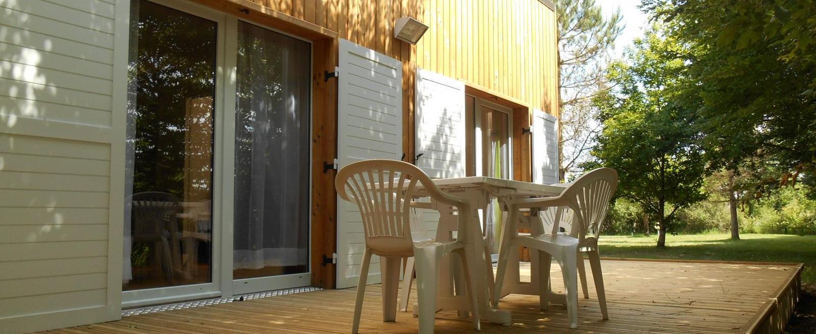Terrasse privé des cottages du camping de Bellebouche